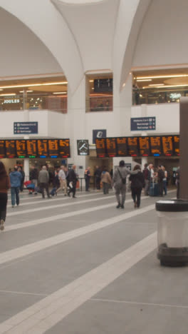 Vertical-Video-Of-Grand-Central-Shopping-Centre-And-New-Street-Railway-Station-With-Shoppers-In-Birmingham-UK